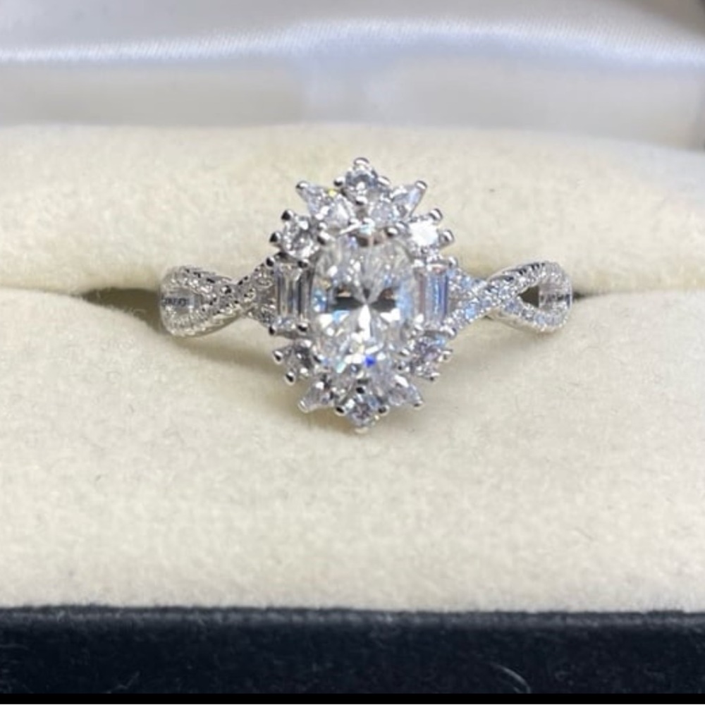 Beautiful 1.20CT Certified White Oval Moissanite Diamond Ring 925 Size 9